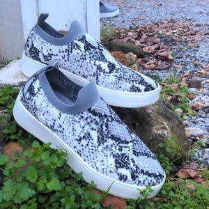 Steve Madden Beale Platform Slip-On Sneakers Black/White Snakeskin Pattern w/Gra